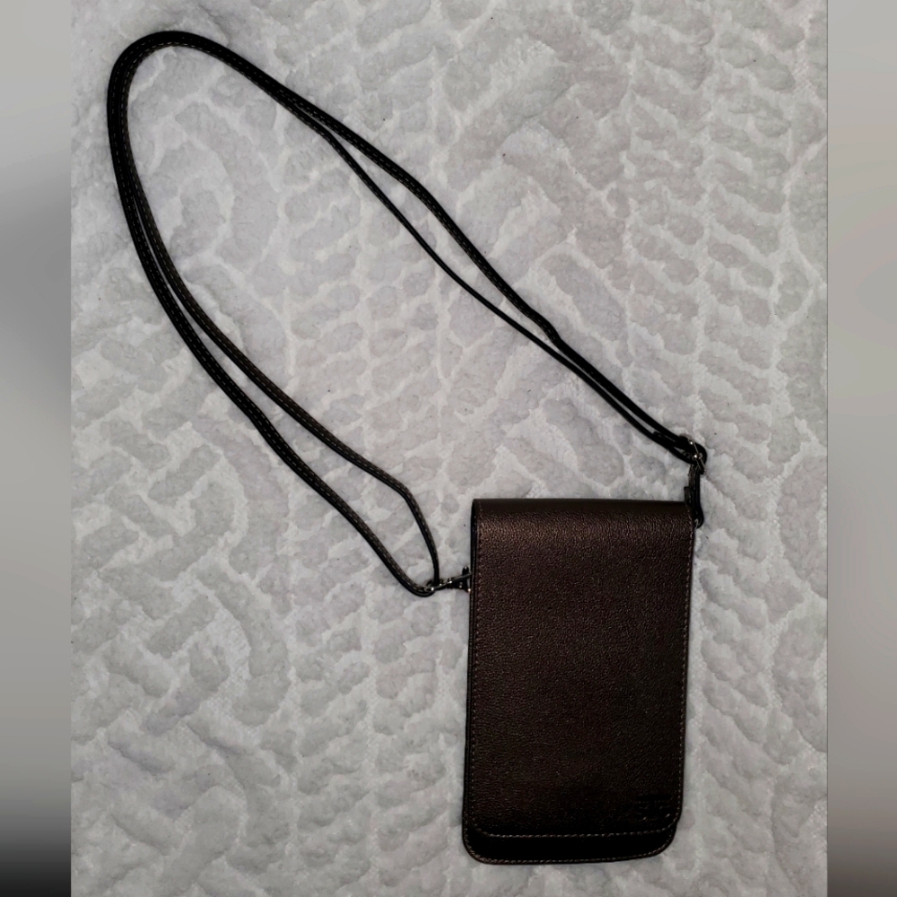 NWOT Save The Girls touchscreen purse